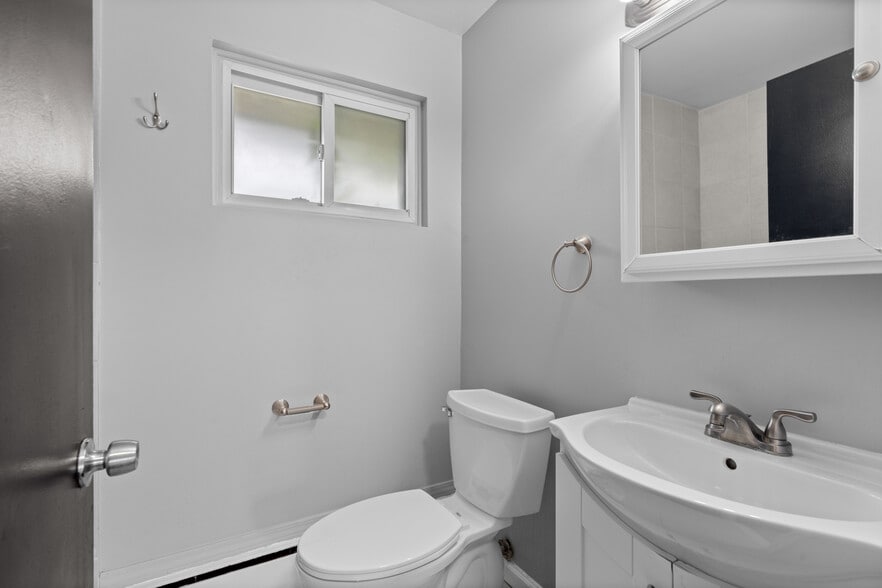 More Photos Of 2419 Normandy Rd, Royal Oak Apartments For Sale