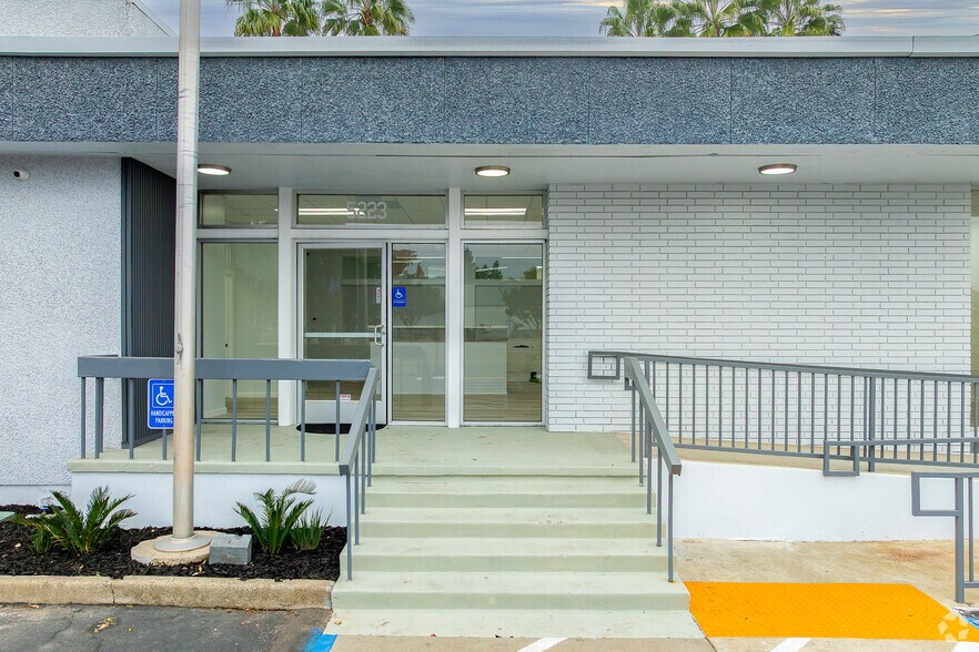 More Photos Of 5223 N El Dorado St, Stockton Office For Lease