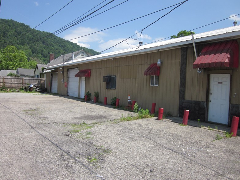 More Photos Of 15045 Maccorkle Ave, Cabin Creek Auto Repair For Sale