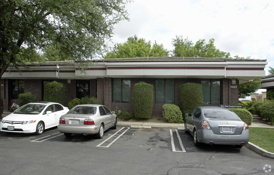 More Photos Of 1037-1039 N Demaree Rd, Visalia Office For Lease
