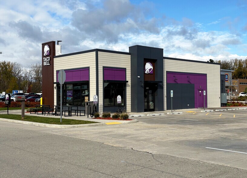 Primary Photo Of 2326 Lineville Rd, Suamico General Retail For Sale