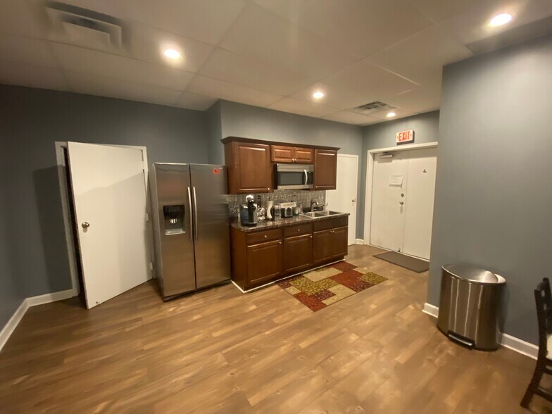 More Photos Of 11693 Fall Creek Rd, Indianapolis Unknown For Lease