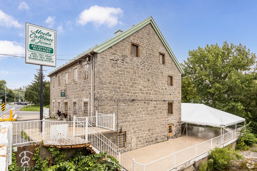 More Photos Of 308 Ch Du Fleuve, Coteau-du-lac General Retail For Sale
