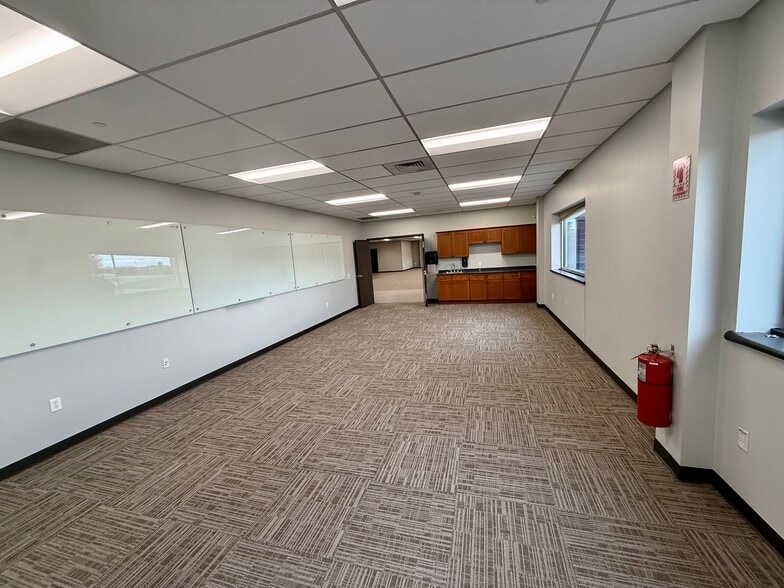 More Photos Of 2855 S Oakwood Rd, Oshkosh Manufacturing For Lease
