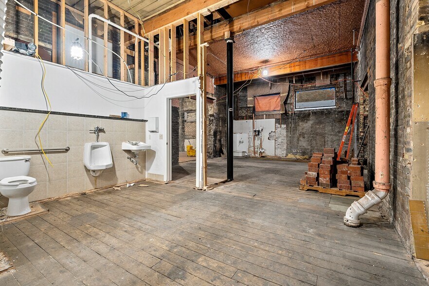 More Photos Of 408 Dousman St, Green Bay Storefront Retail Residential For Sale