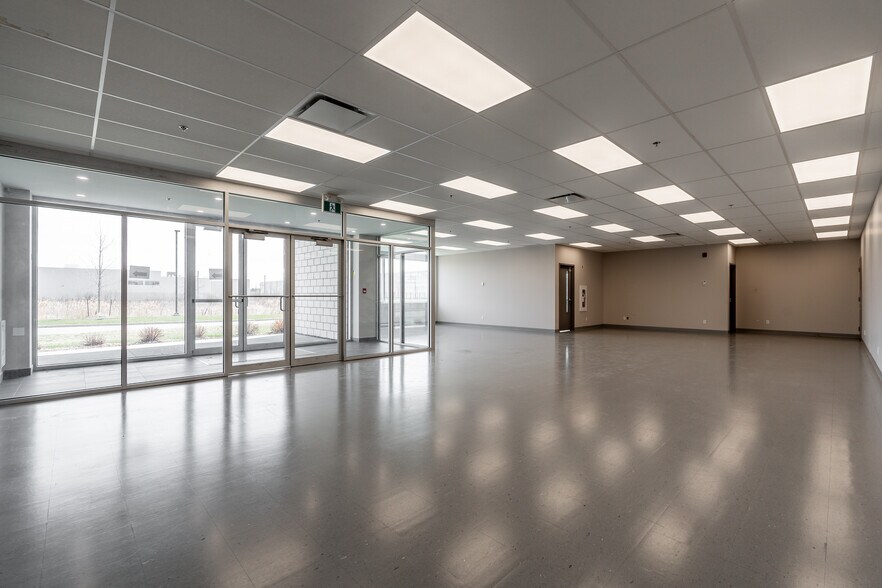 More Photos Of 3501 Rue F.-X.-Tessier, Vaudreuil-dorion Warehouse For Lease