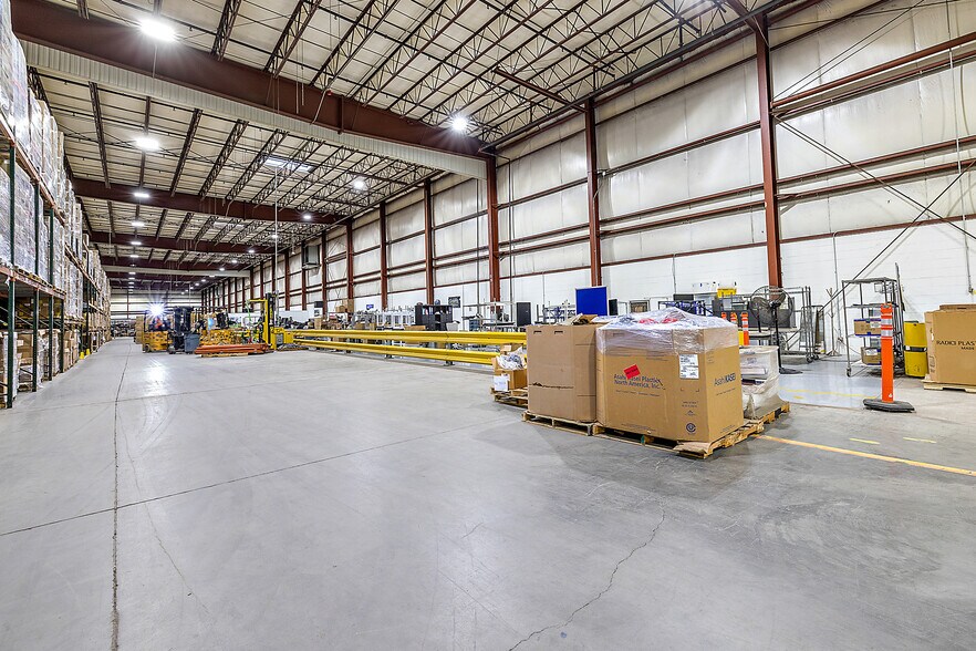 More Photos Of 4333-4335 W Fort St, Detroit Distribution For Lease