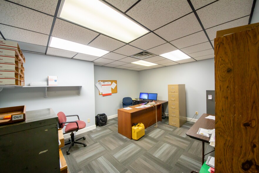 More Photos Of 3001 Taylor Springs Dr, Louisville Office For Sale