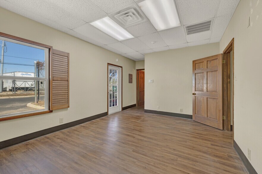 More Photos Of 3 Commercial Pl, Schertz Office For Lease