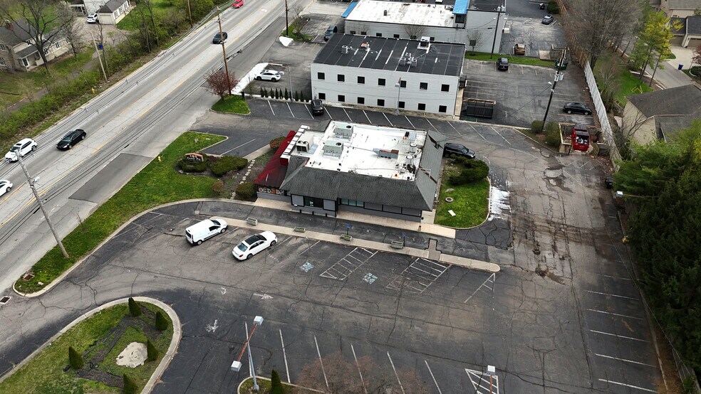 More Photos Of 2055-2081 Riverside Dr, Upper Arlington Restaurant For Sale