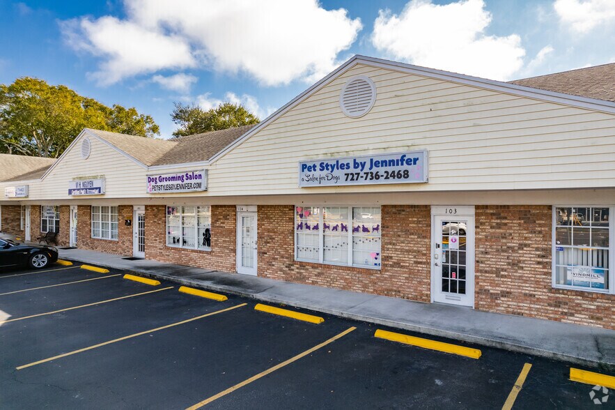 More Photos Of 1153 Main St, Dunedin Storefront For Lease