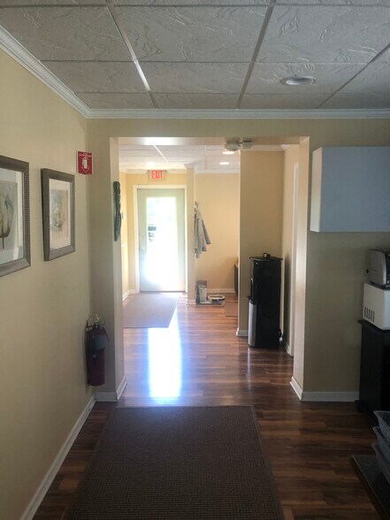 More Photos Of 125 W Park Ave, Libertyville Office For Lease