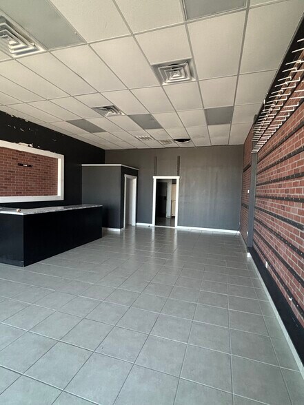 More Photos Of 710 E Sublett Rd, Arlington Unknown For Lease