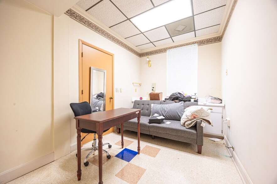 More Photos Of 1226 SW Main Blvd, Lake City Medical For Sale