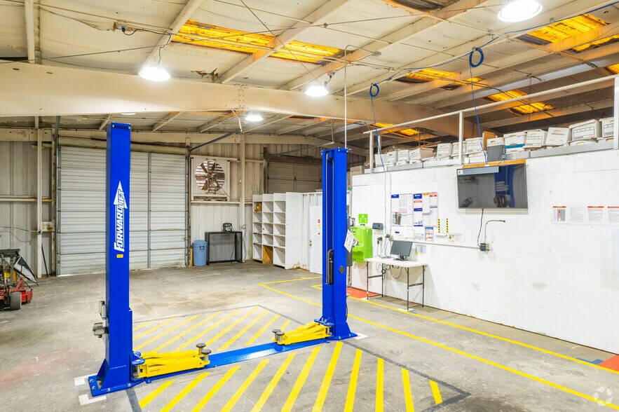 More Photos Of 1400 L and R Industrial Blvd, Tarpon Springs Unknown For Lease