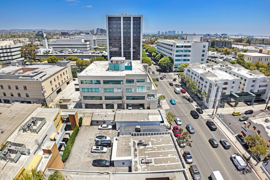More Photos Of 1909 Santa Monica Blvd, Santa Monica Storefront For Lease