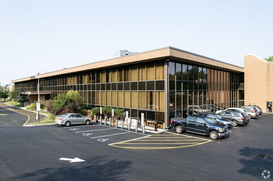 More Photos Of 560 Sylvan Ave, Englewood Cliffs Office For Lease