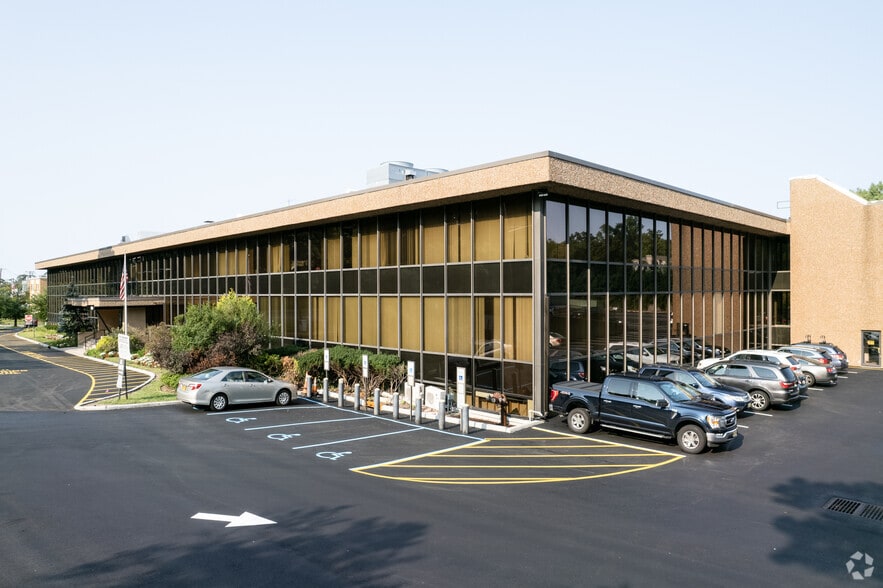 More Photos Of 560 Sylvan Ave, Englewood Cliffs Office For Lease