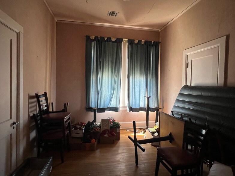 More Photos Of 821 W Broadway St, Muskogee Restaurant For Sale