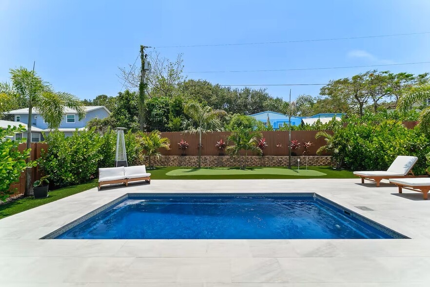 More Photos Of 1960 NE Dixie Hwy, Jensen Beach Apartments For Sale