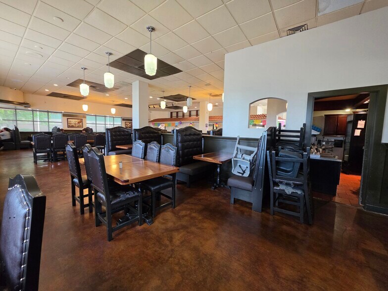 More Photos Of 2813 W Walnut St, Rogers Restaurant For Sale