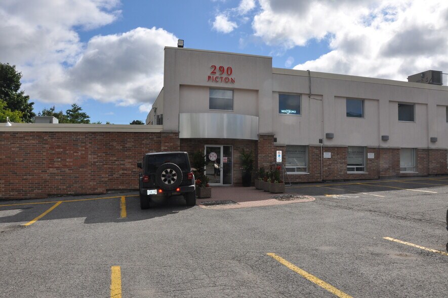 More Photos Of 290 Picton Ave, Ottawa Office For Lease