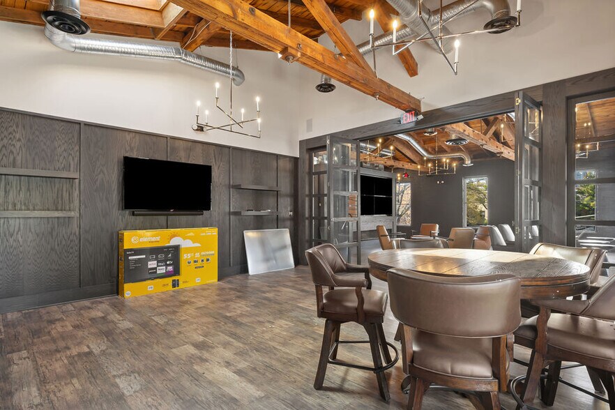 More Photos Of 17 E Brickel St, Columbus General Retail For Lease