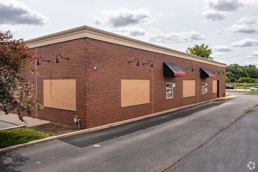 More Photos Of 551 S 8th St, West Dundee Restaurant For Sale