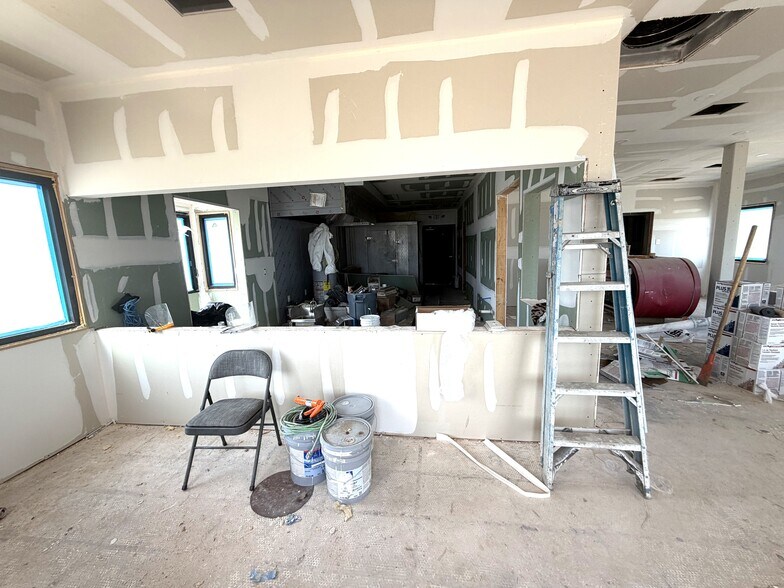 More Photos Of 900 N Broughton St, Sherman Restaurant For Sale
