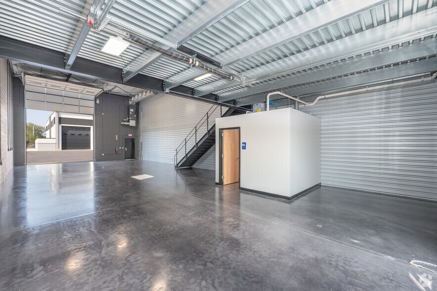 More Photos Of 4365 South Lee St, Buford Showroom For Sale