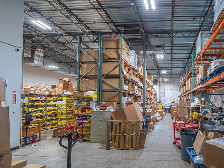 More Photos Of 8200 Cross Park Dr, Austin Light Distribution For Lease