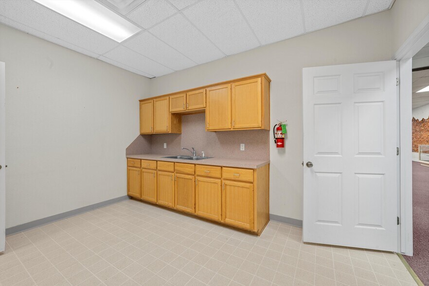 More Photos Of 107 W Main St, Cameron Storefront Retail Office For Sale