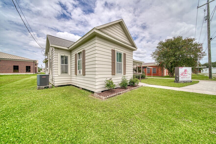 More Photos Of 2813 45th St, Dickinson Storefront Retail Residential For Sale