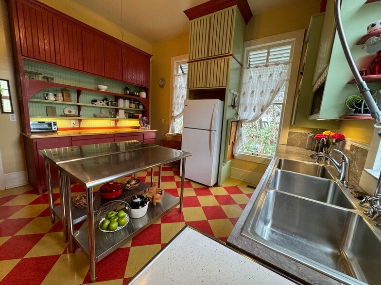 More Photos Of 224 W Chickasaw St, Tahlequah Hospitality For Sale