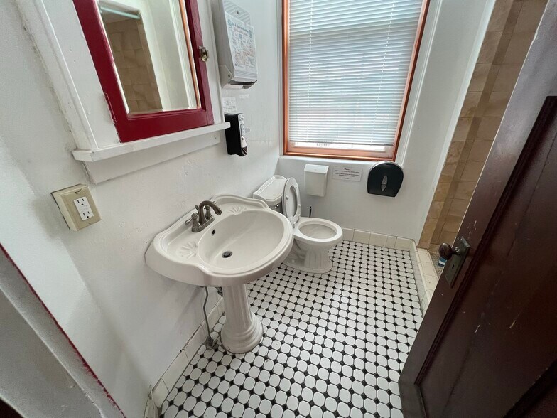 More Photos Of 499-500 Grotto St N, Saint Paul Loft Creative Space For Sale