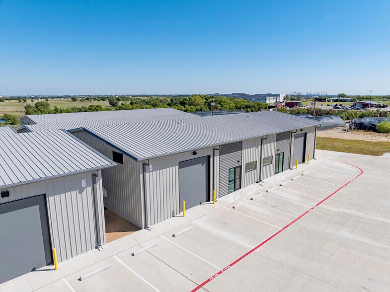 More Photos Of 6451 Silver Saddle Rd, Fort Worth Warehouse For Lease