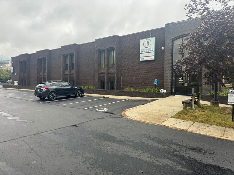 More Photos Of 1520 Old Henderson Rd, Columbus Office For Lease