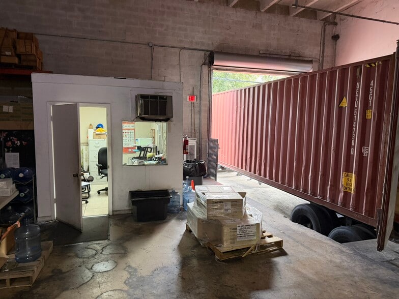 More Photos Of 2248-2252 NW 93rd Ave, Miami Warehouse For Sale