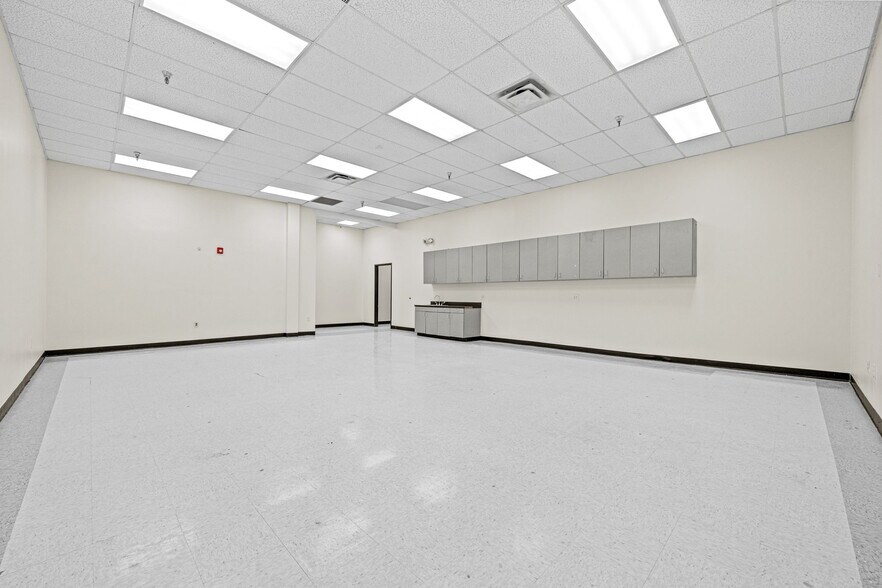 More Photos Of 1111 Digital Dr, Richardson Showroom For Sale