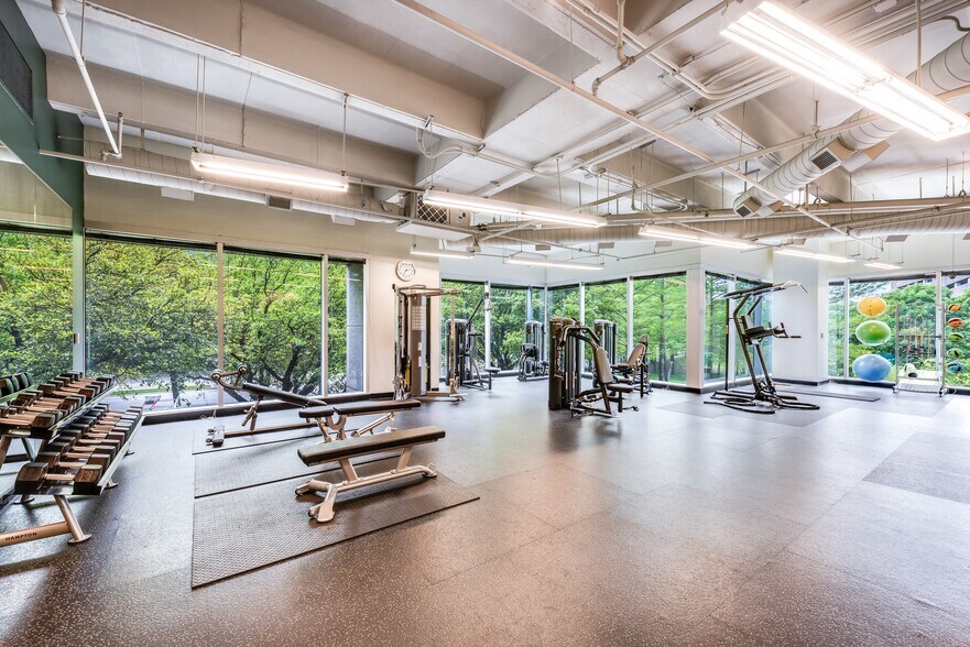 More Photos Of 15455 Dallas Pky, Addison Office For Lease