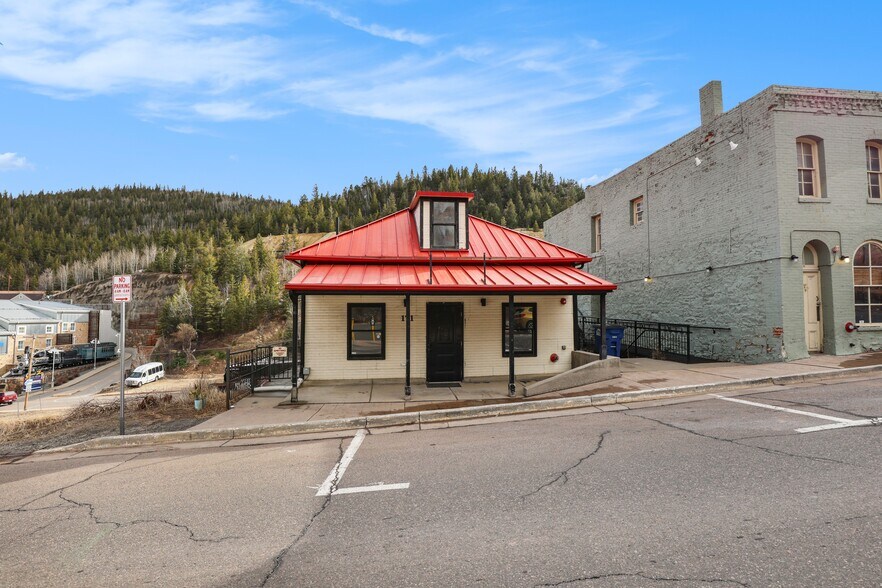 More Photos Of 171 Lawrence St, Central City Storefront For Sale