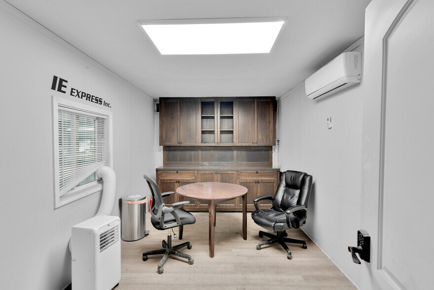 More Photos Of 2515 Walkup Ave, Monroe Industrial For Sale