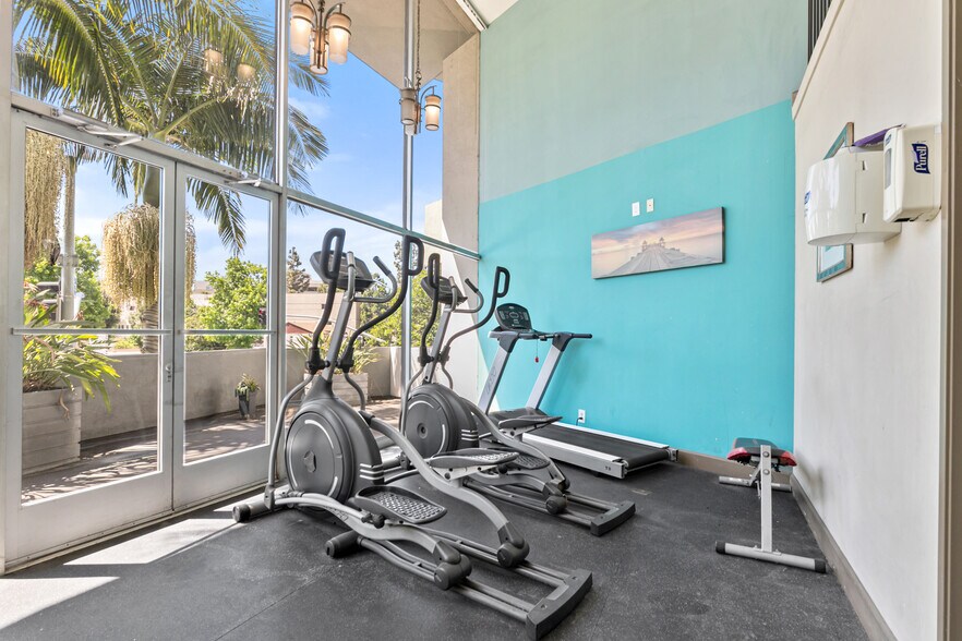 More Photos Of 1595 E Chevy Chase Dr, Glendale Apartments For Sale