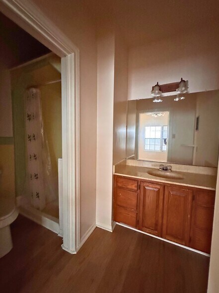 More Photos Of 1278 Bandera Rd, San Antonio General Retail For Sale