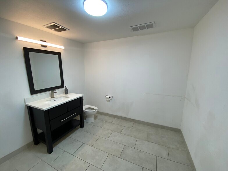 More Photos Of 601 S Jason St, Denver Warehouse For Lease