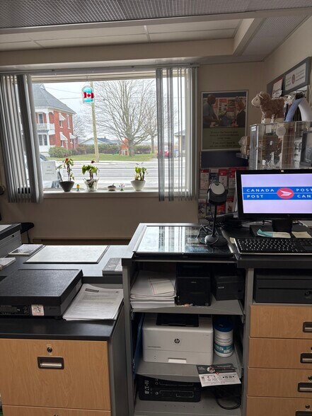 More Photos Of 126 Main St E, Dashwood Office For Sale