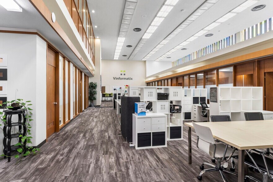 More Photos Of , Baton Rouge Office For Sale