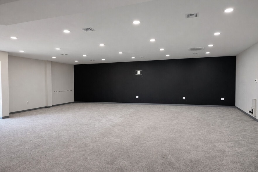More Photos Of 100 W Guilford St, Thomasville Office For Lease