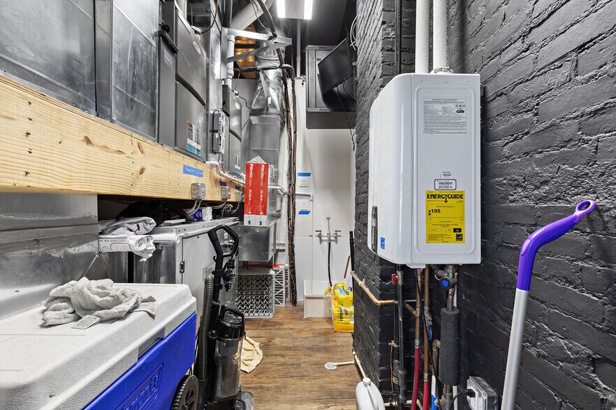 More Photos Of 17 E Brickel St, Columbus General Retail For Sale