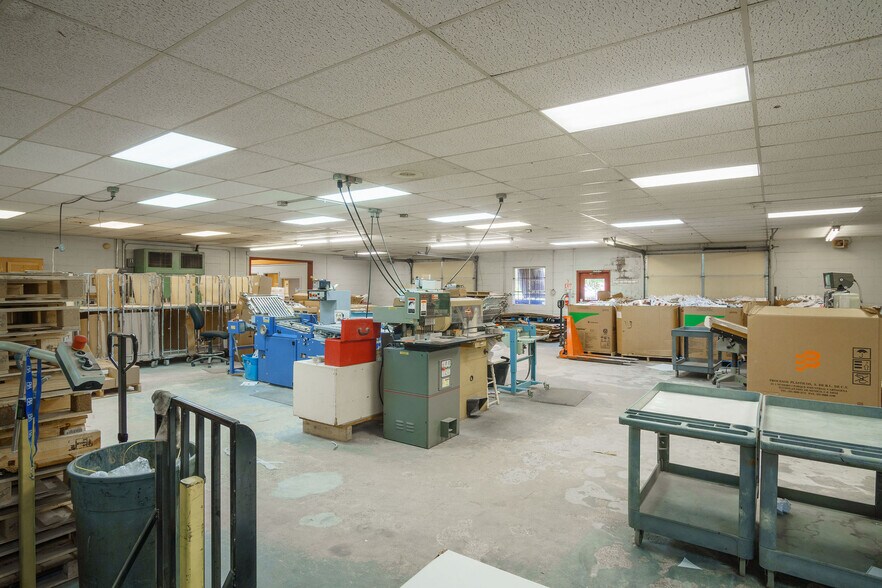 More Photos Of 611 S Mobberly Ave, Longview Flex For Sale